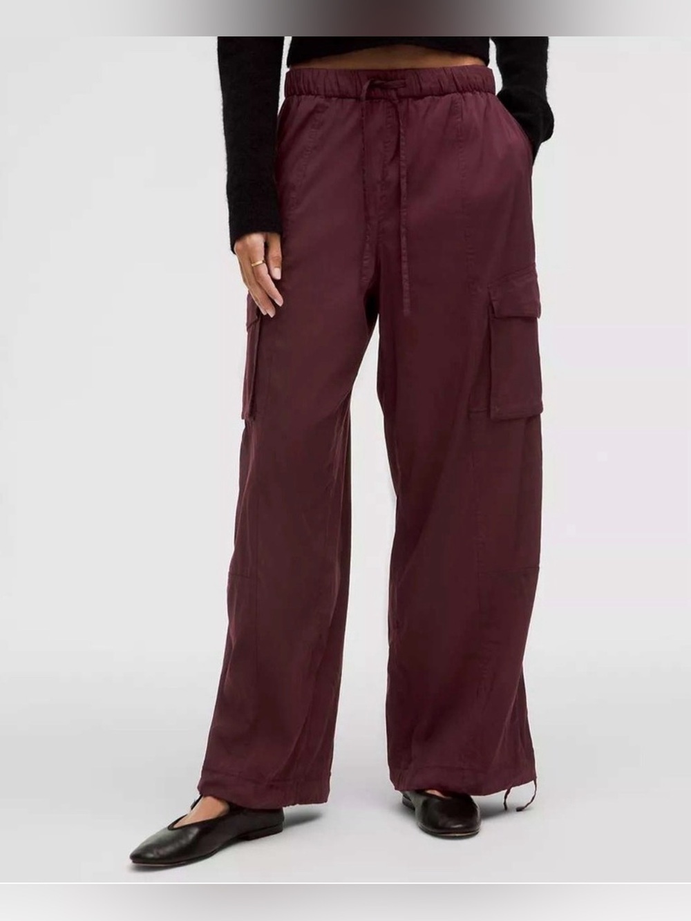 Lululemon Lightweight Adjustable Mid-Rise Cargo Pant in Garnet, Wide Leg, M